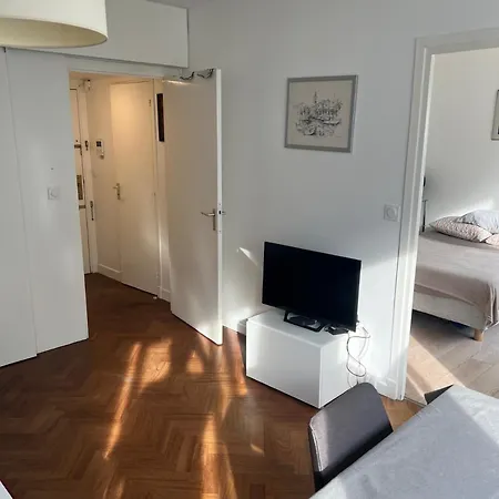 - Tour Eiffel Apartment Paris